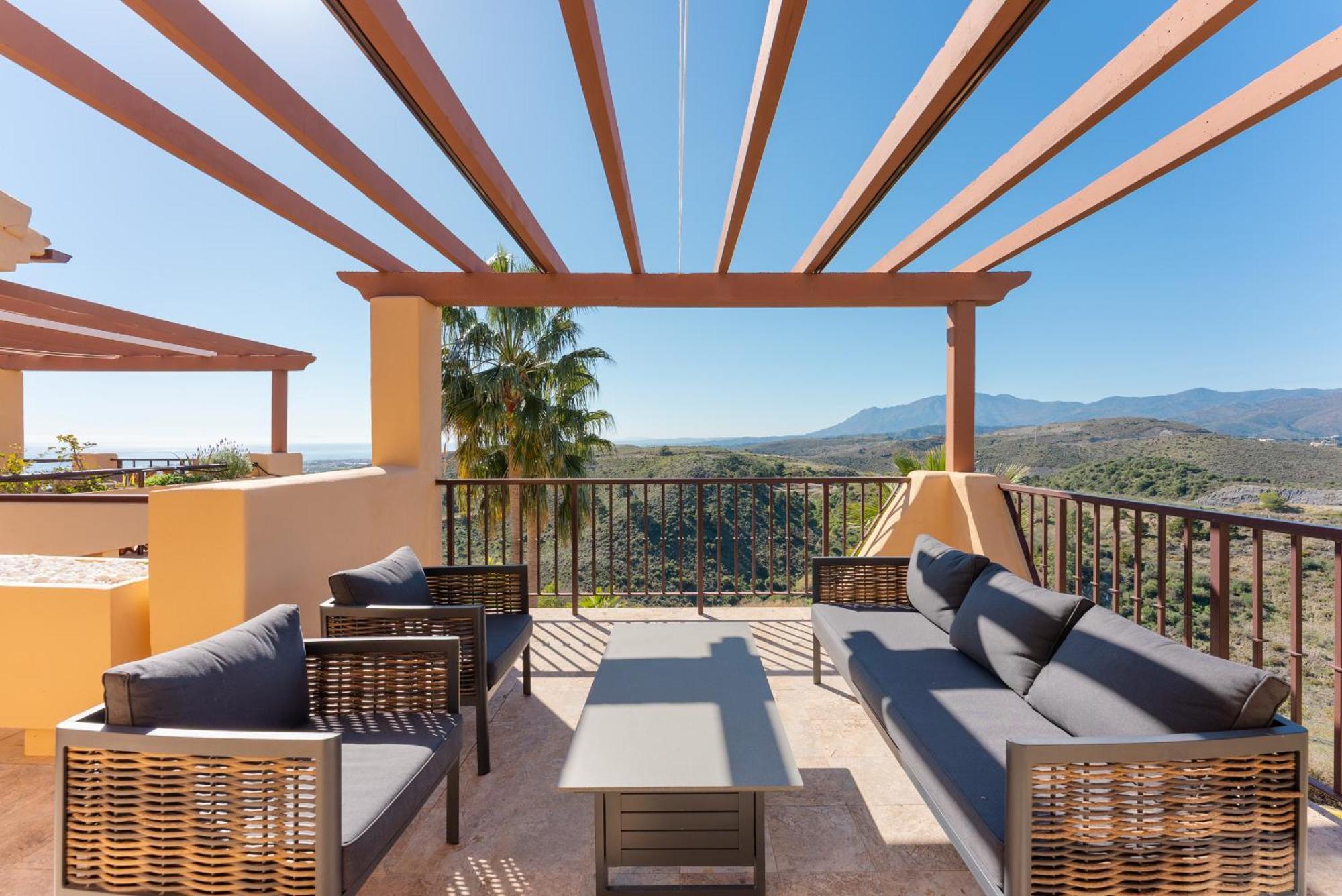 Apartment Stunning 3-bedroom Seaview Penthouse Estepona